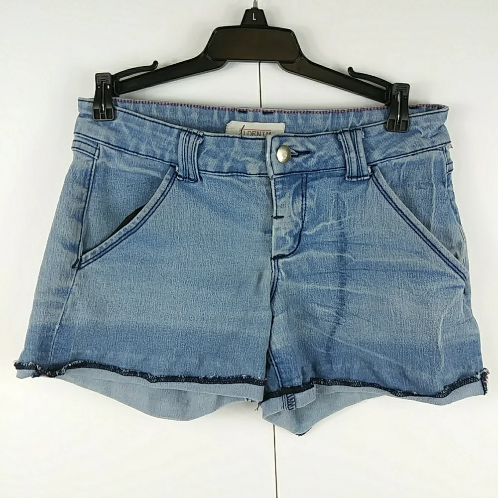 ⭐3/$30 2.1 Denim Light Wash Jean Shorts 26 - Picture 1 of 8